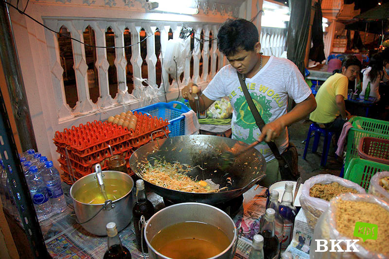 Bangkok Street Food for Kids: Delicious & Safe Options for Little Foodies