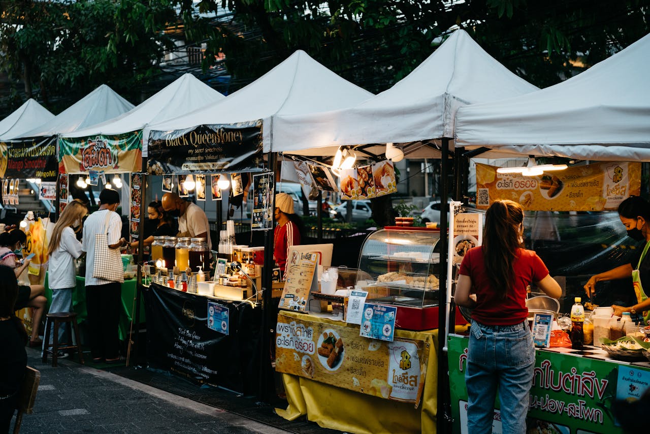 Street Food vs. Fine Dining in Bangkok: A Flavorful Face-Off for Food Lovers